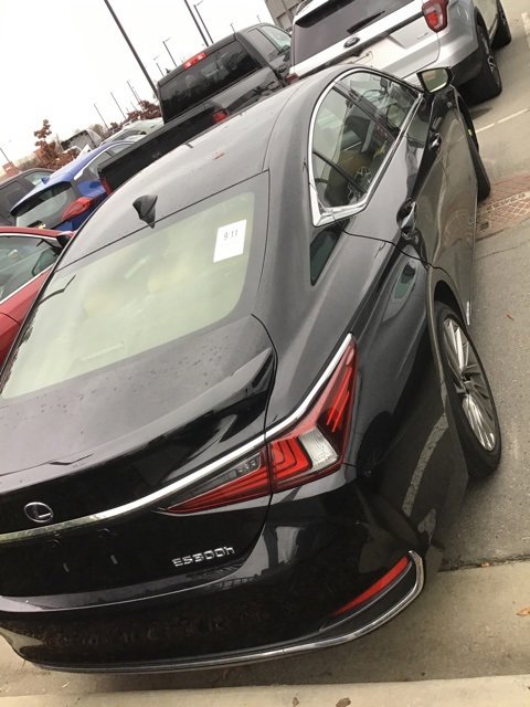 Used 2019 Lexus ES 300h image 8