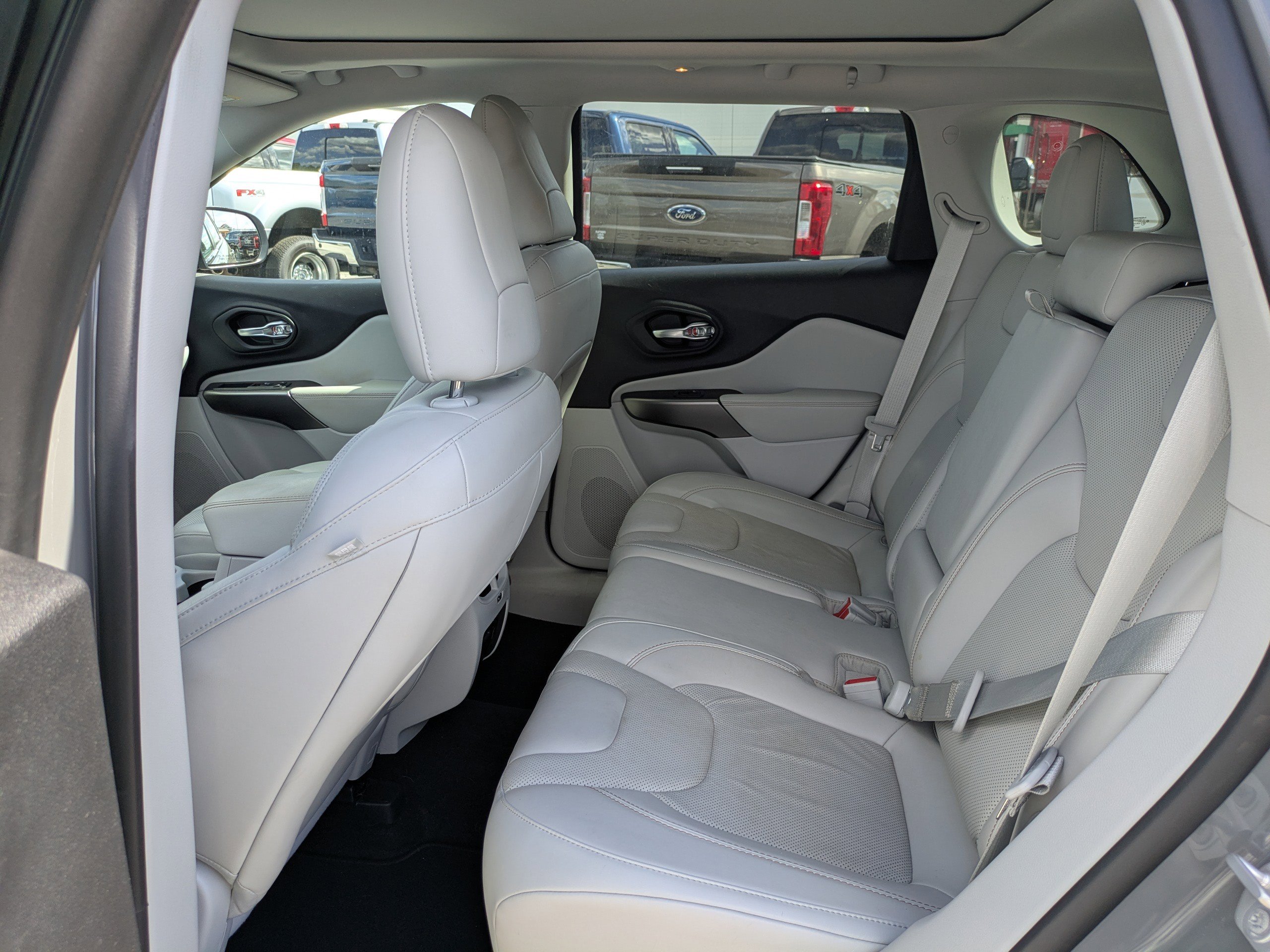 Used 2020 Jeep Cherokee Limited image 13