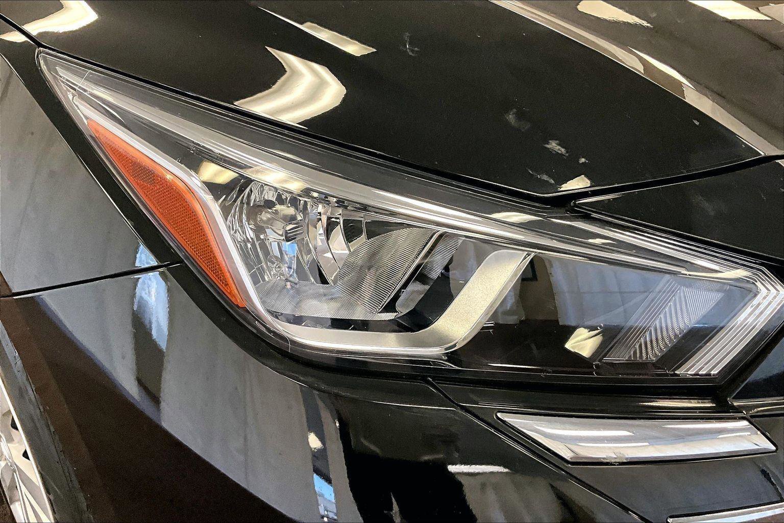 Used 2024 Nissan Versa S w/ Trunk Package image 27