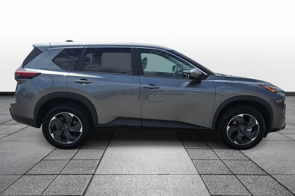 Used 2024 Nissan Rogue SV AWD/4WD image 4