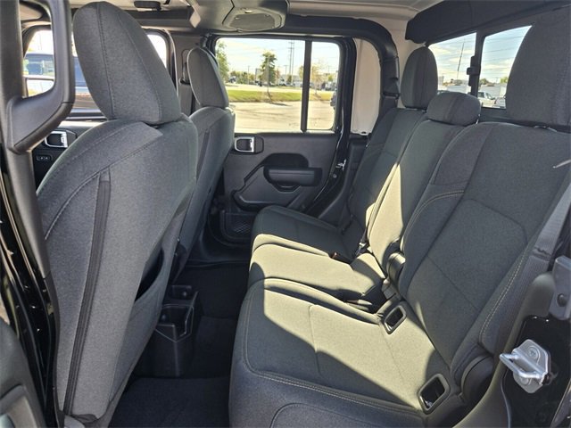 Used 2025 Jeep Gladiator Sport image 10