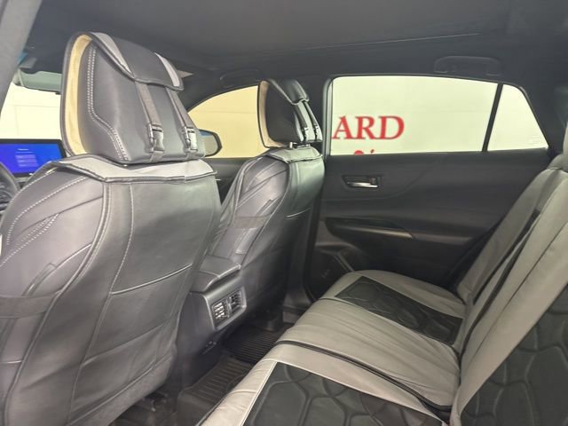 Used 2024 Toyota Venza Limited image 14