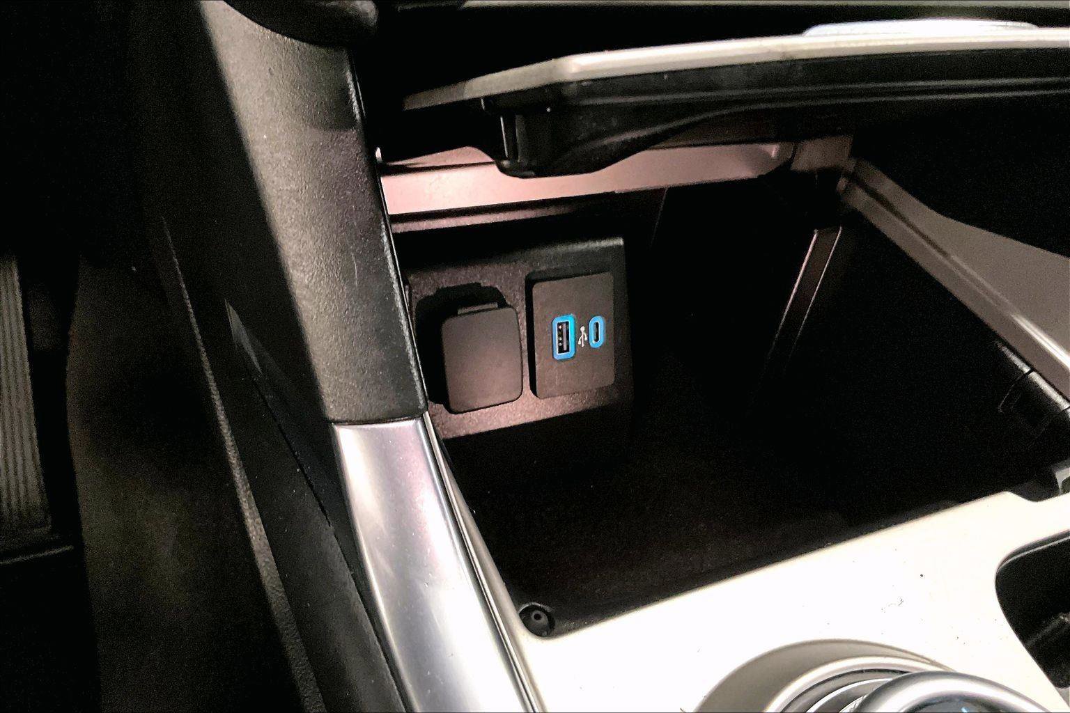 Certified 2022 Ford Explorer Limited w/ Limited Technology Package image 32