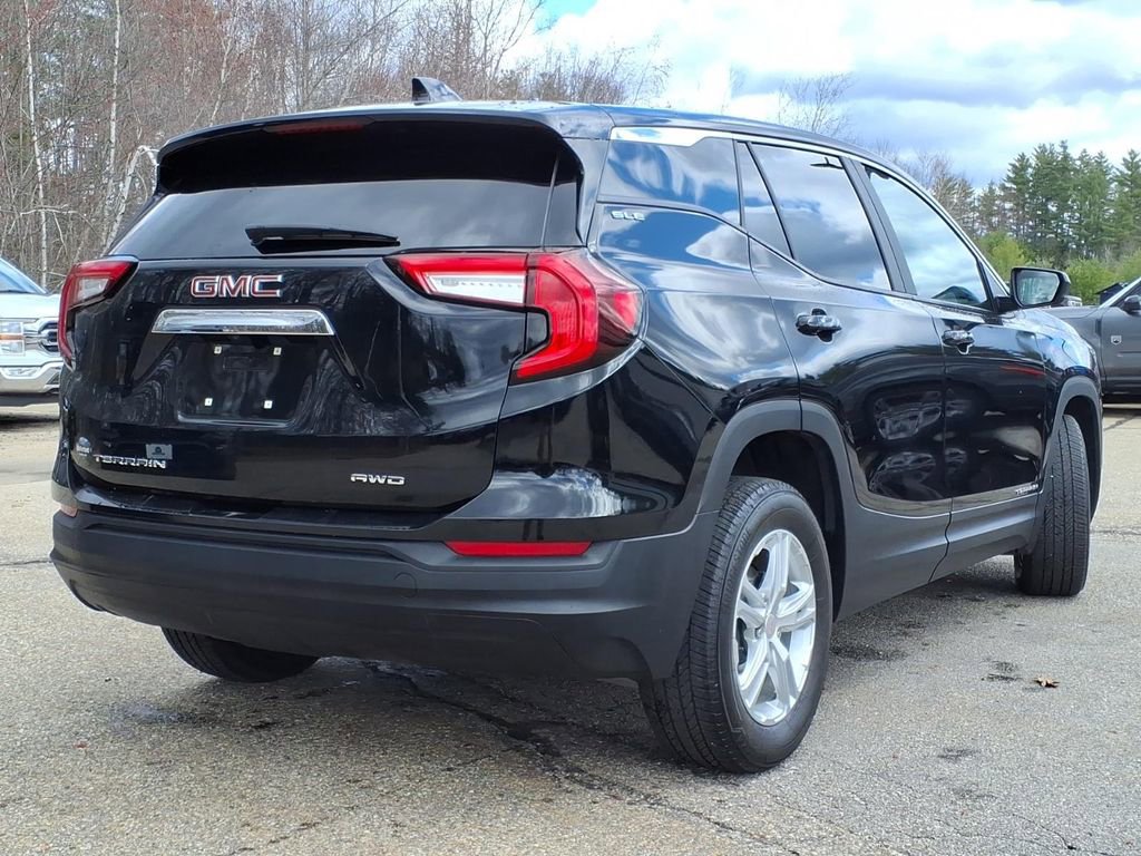 Used 2023 GMC Terrain SLE w/ LPO, Floor Liner Package AWD/4WD image 4