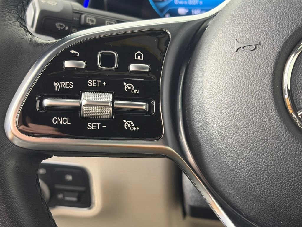 Used 2023 Mercedes-Benz EQB 300 4MATIC image 17