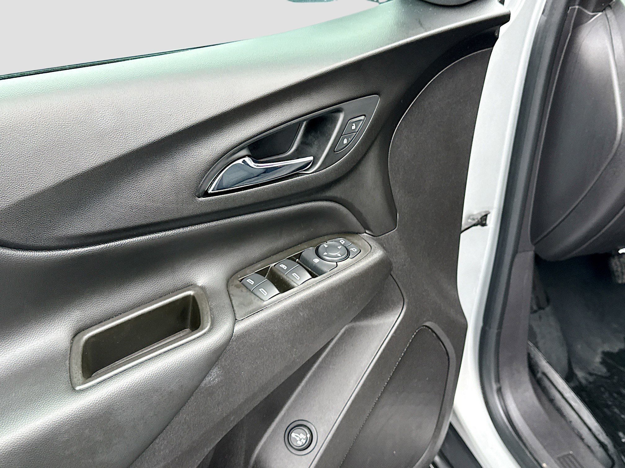 Used 2021 Chevrolet Equinox LT image 11