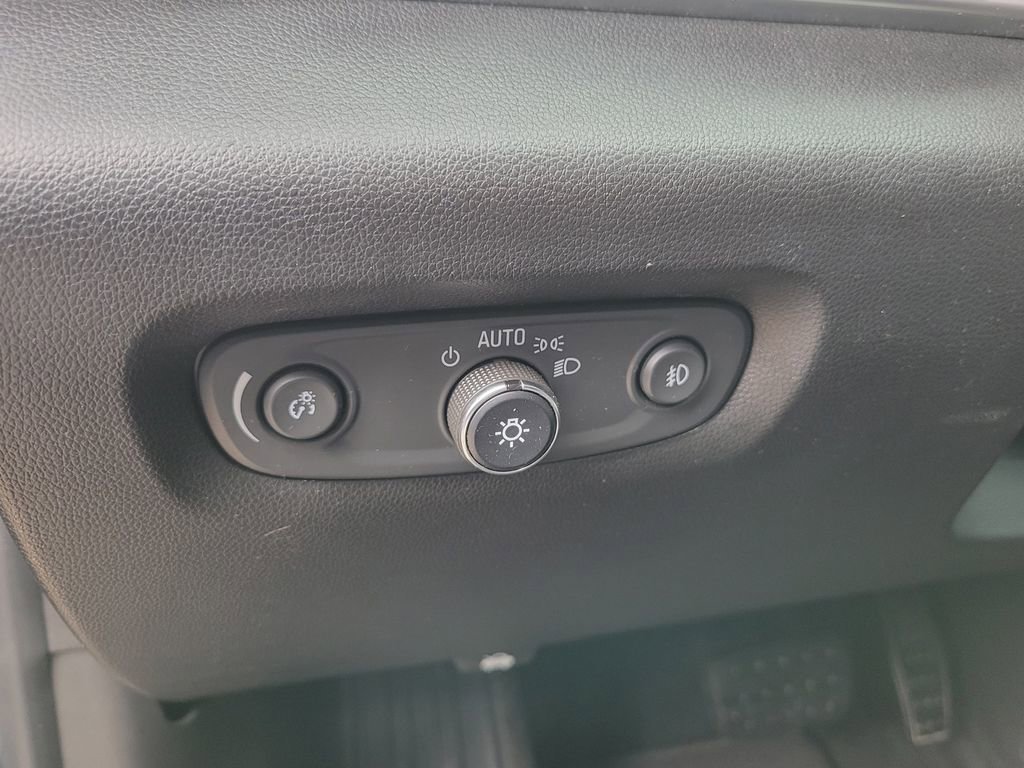 Used 2018 Chevrolet Traverse LT image 19