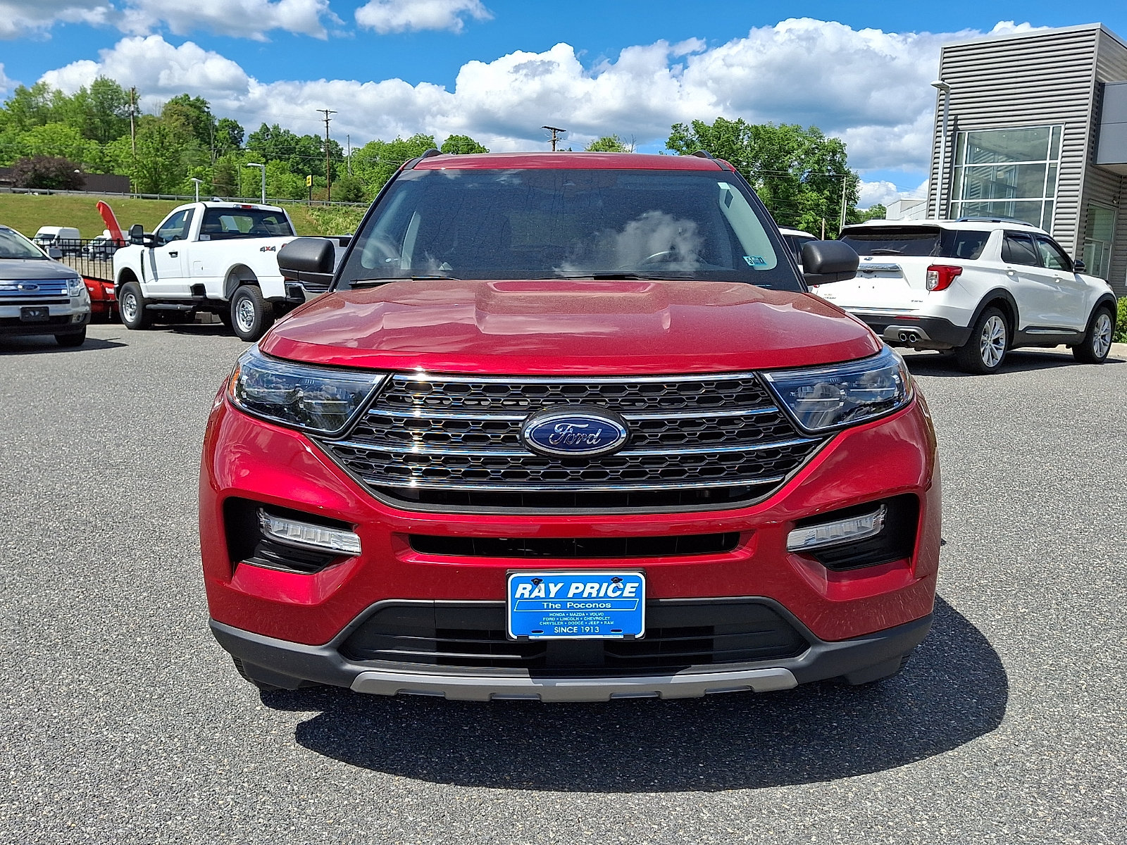 Certified 2022 Ford Explorer XLT w/ Equipment Group 202A AWD/4WD image 2