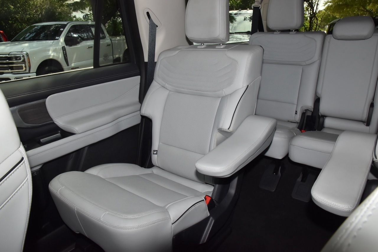 Certified 2025 Ford Expedition Max Platinum w/ Platinum Ultimate Package AWD/4WD image 20