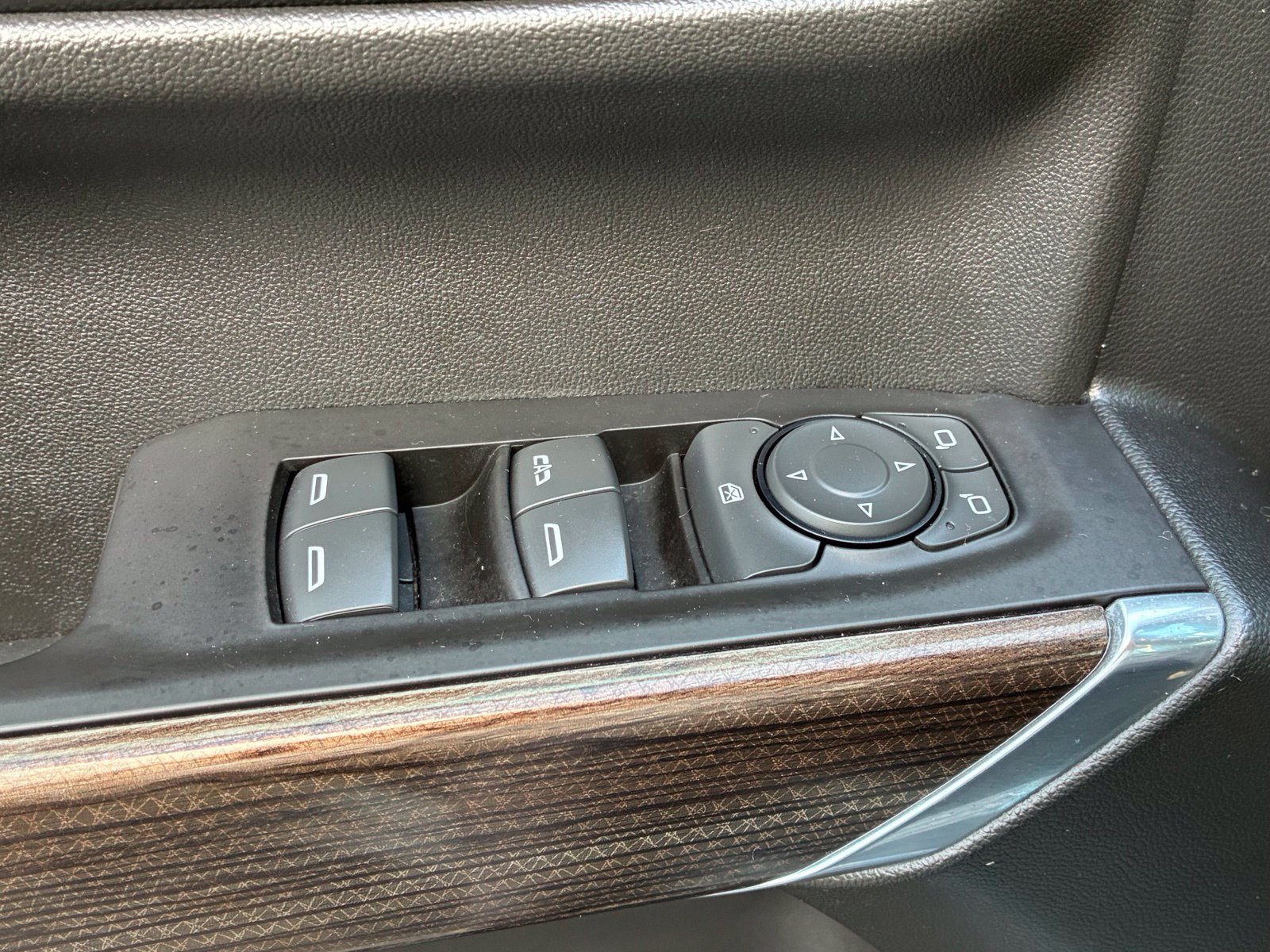 Used 2021 Chevrolet Silverado 1500 LT Trail Boss w/ Convenience Package II AWD/4WD image 15