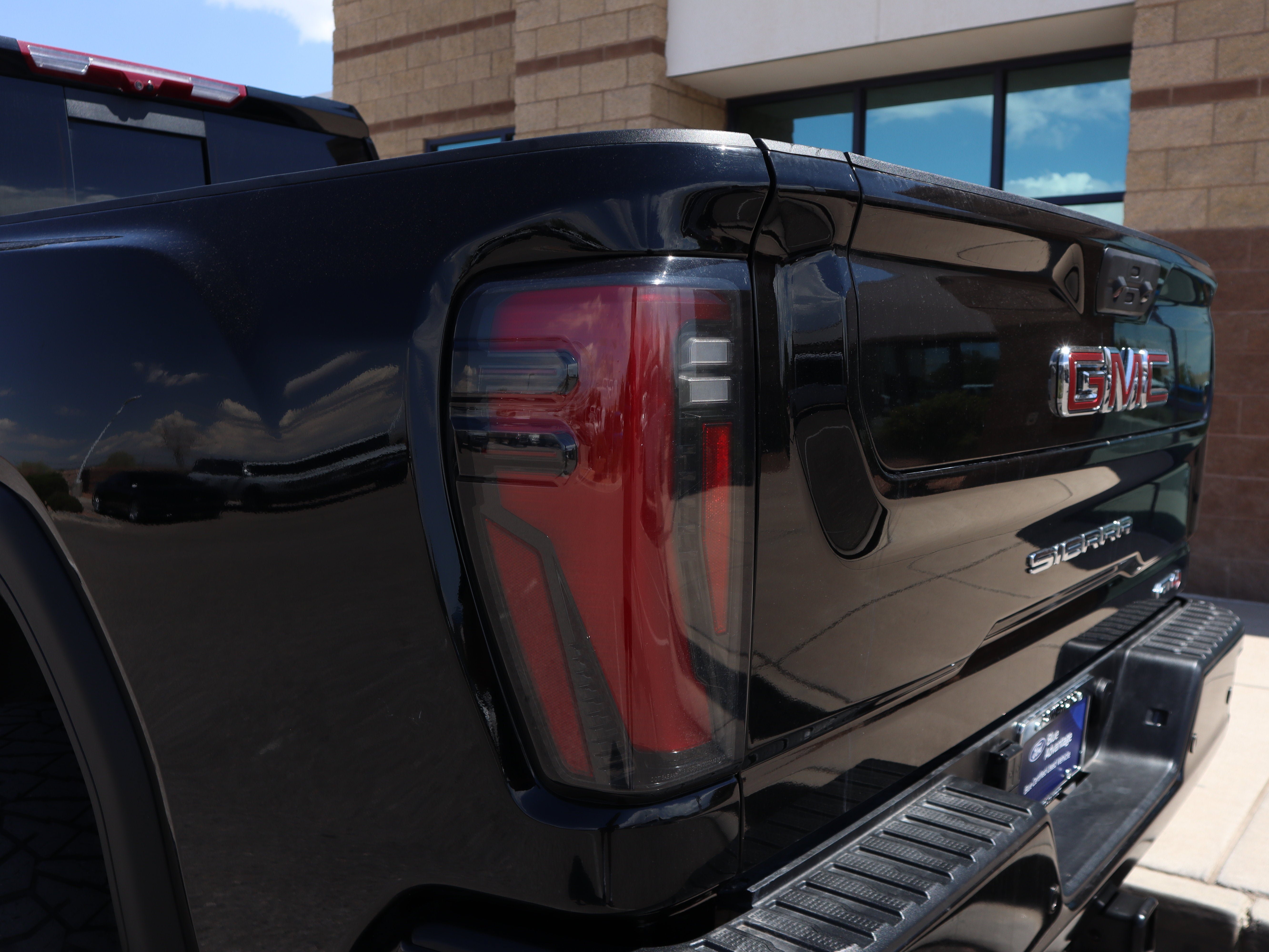Used 2024 GMC Sierra 2500 AT4 w/ AT4 Premium Plus Package AWD/4WD image 18