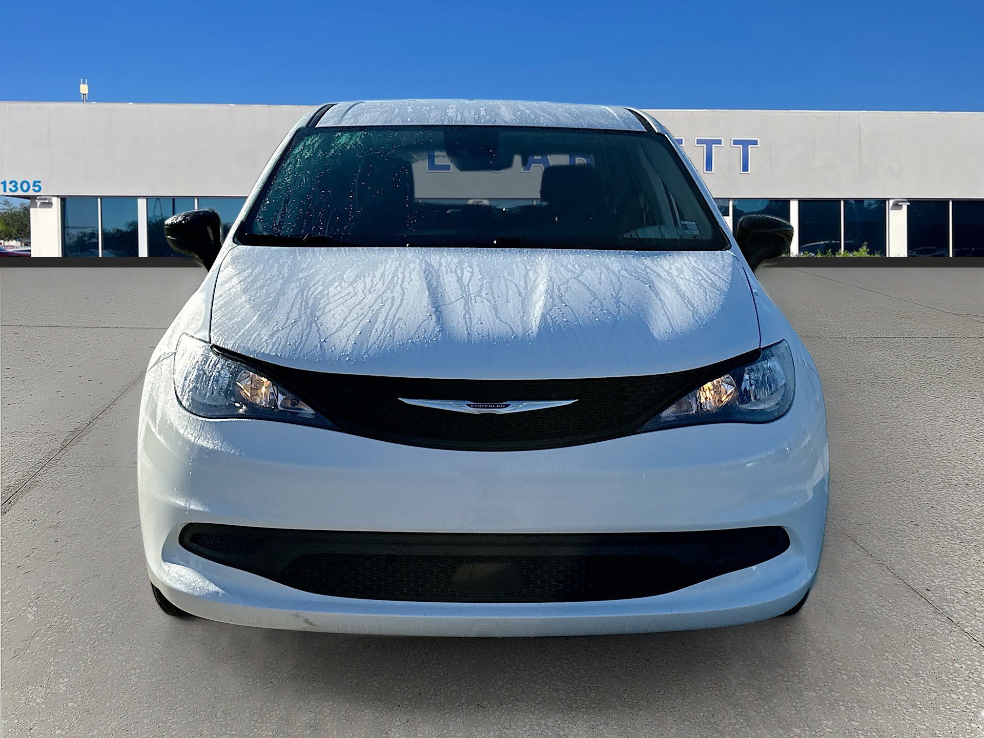 Used 2024 Chrysler Voyager LX image 8