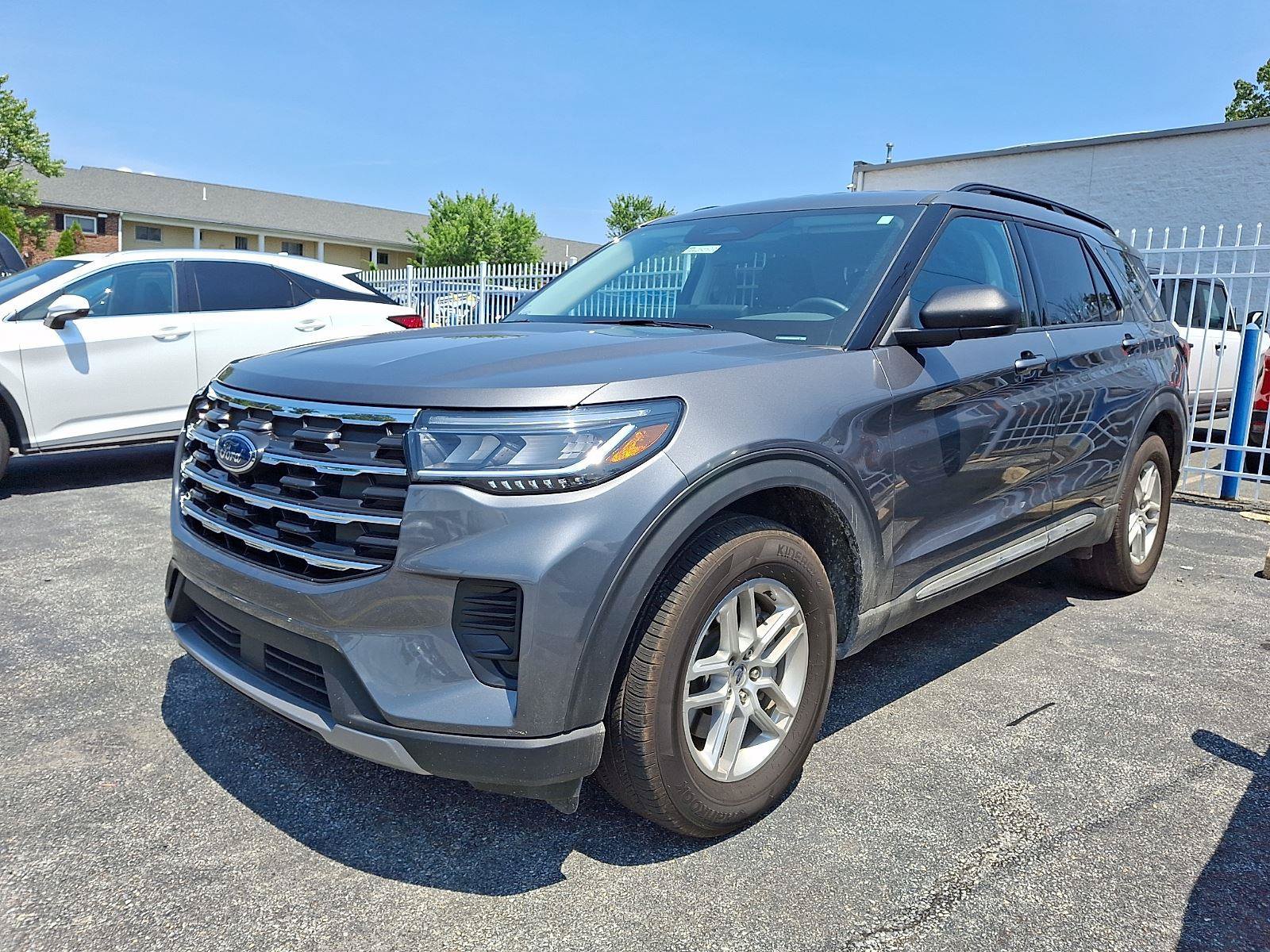 Certified 2025 Ford Explorer Active AWD/4WD image 3