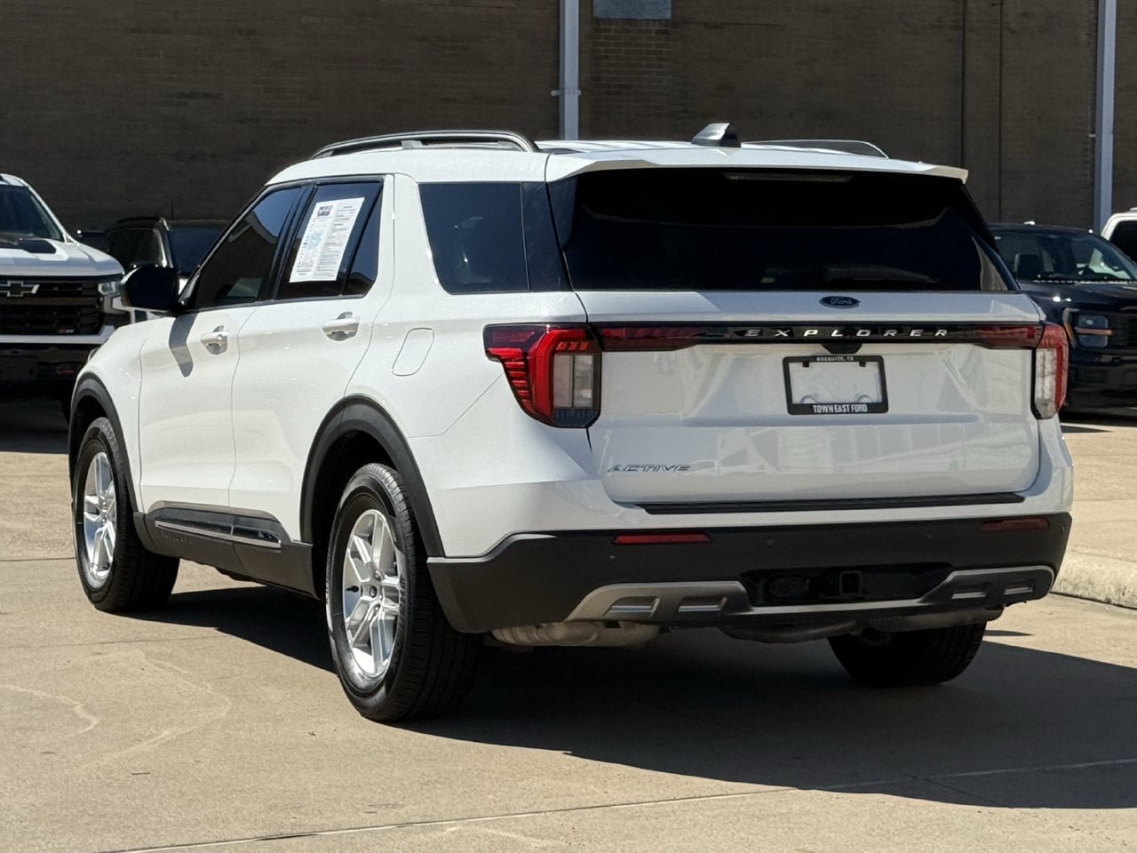 Certified 2025 Ford Explorer Active w/ Active Comfort Package RWD image 5