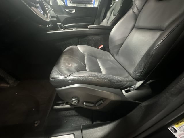 Used 2024 Volvo XC60 B5 Plus AWD/4WD image 18