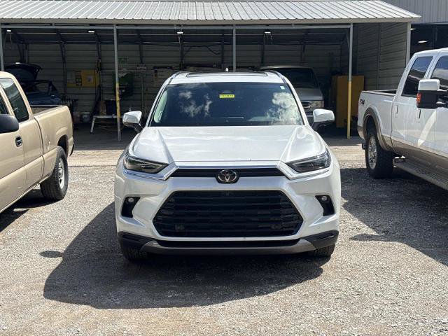 Used 2025 Toyota Grand Highlander AWD image 2