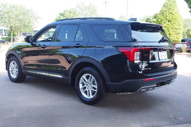 Certified 2025 Ford Explorer Active w/ Active Comfort Package RWD image 5