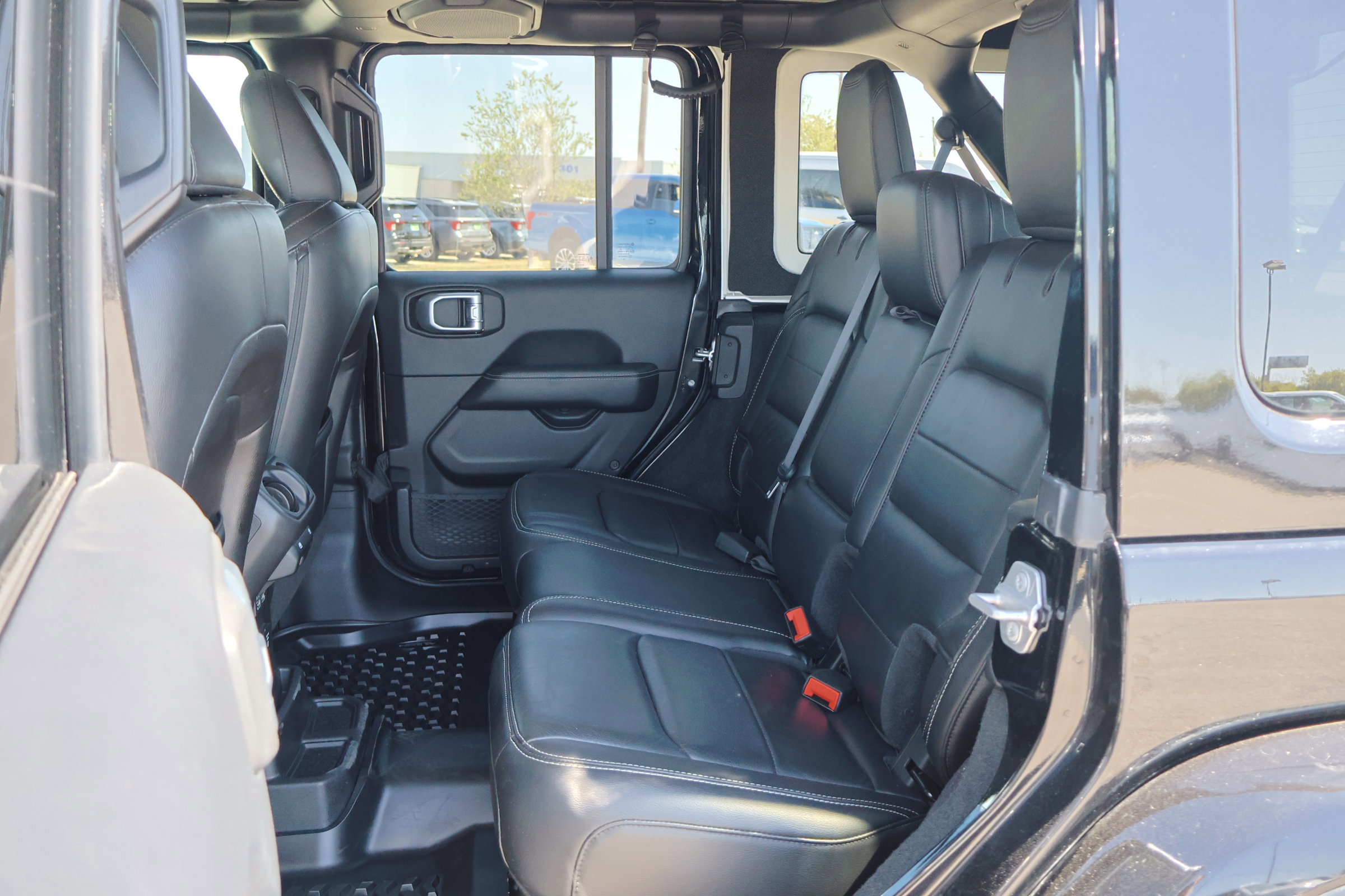 Used 2019 Jeep Wrangler Unlimited Sahara image 29