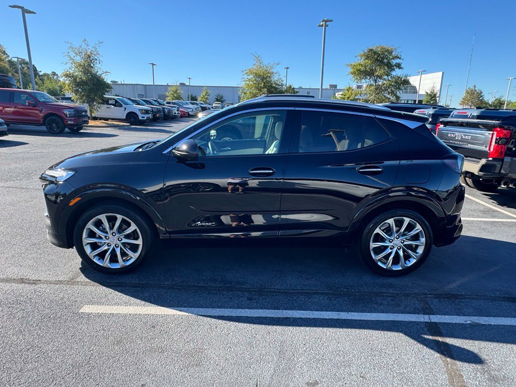 Used 2024 Buick Encore GX Avenir w/ Avenir Technology Package FWD image 4