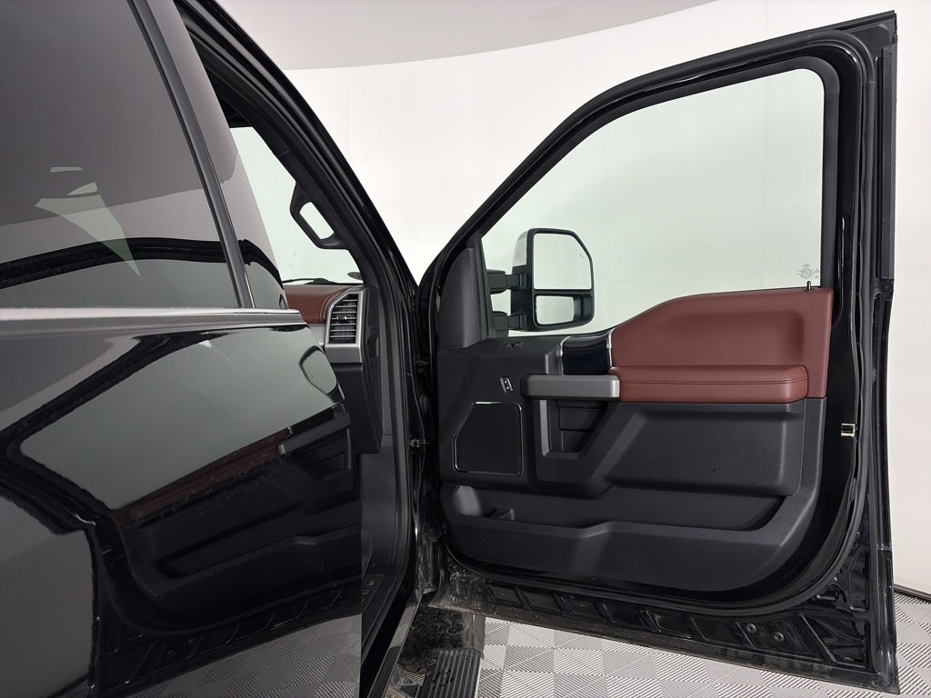 Certified 2020 Ford F350 Platinum w/ Tremor Off-Road Package image 31