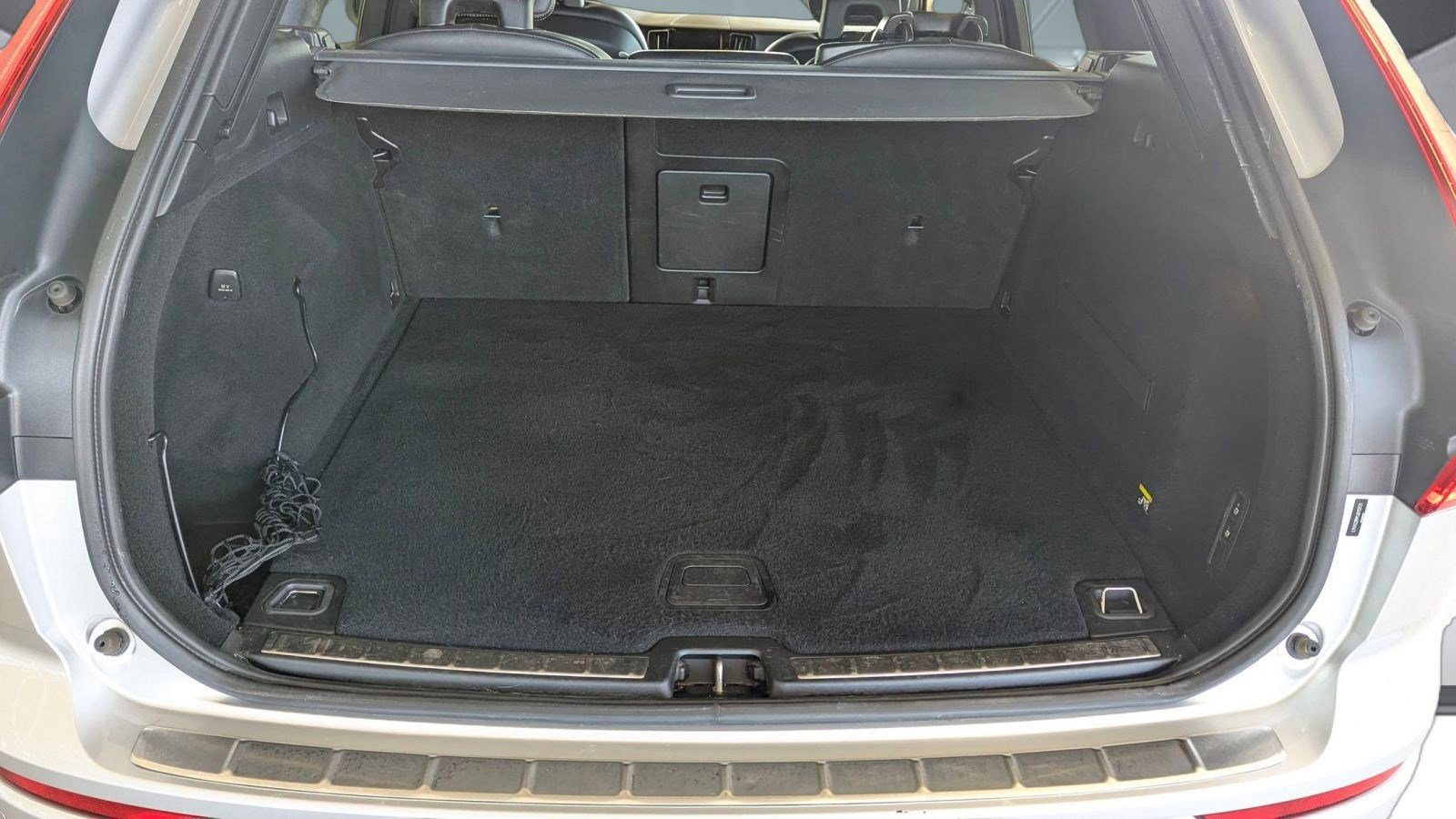 Used 2018 Volvo XC60 T6 R-Design w/ Convenience Package image 21