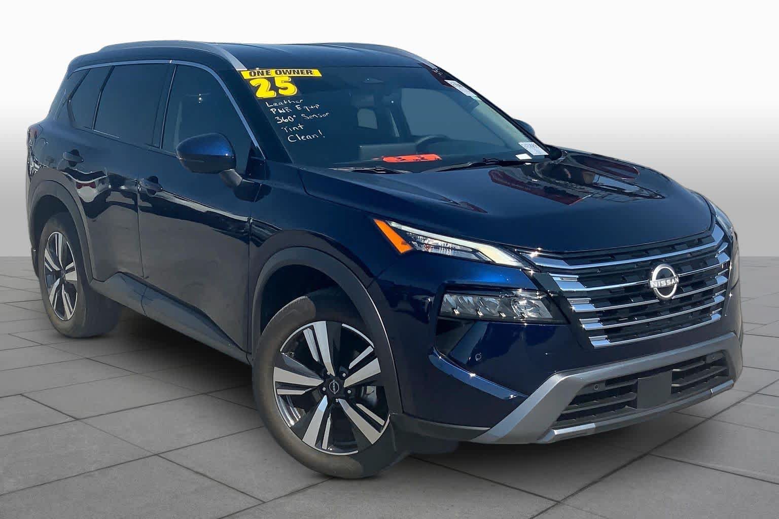 Used 2025 Nissan Rogue SL FWD image 3