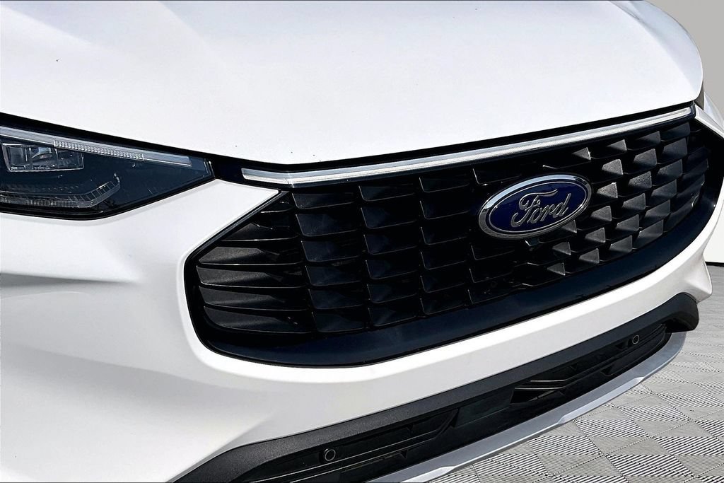 Certified 2023 Ford Escape Platinum w/ Premium Technology Package AWD/4WD image 28