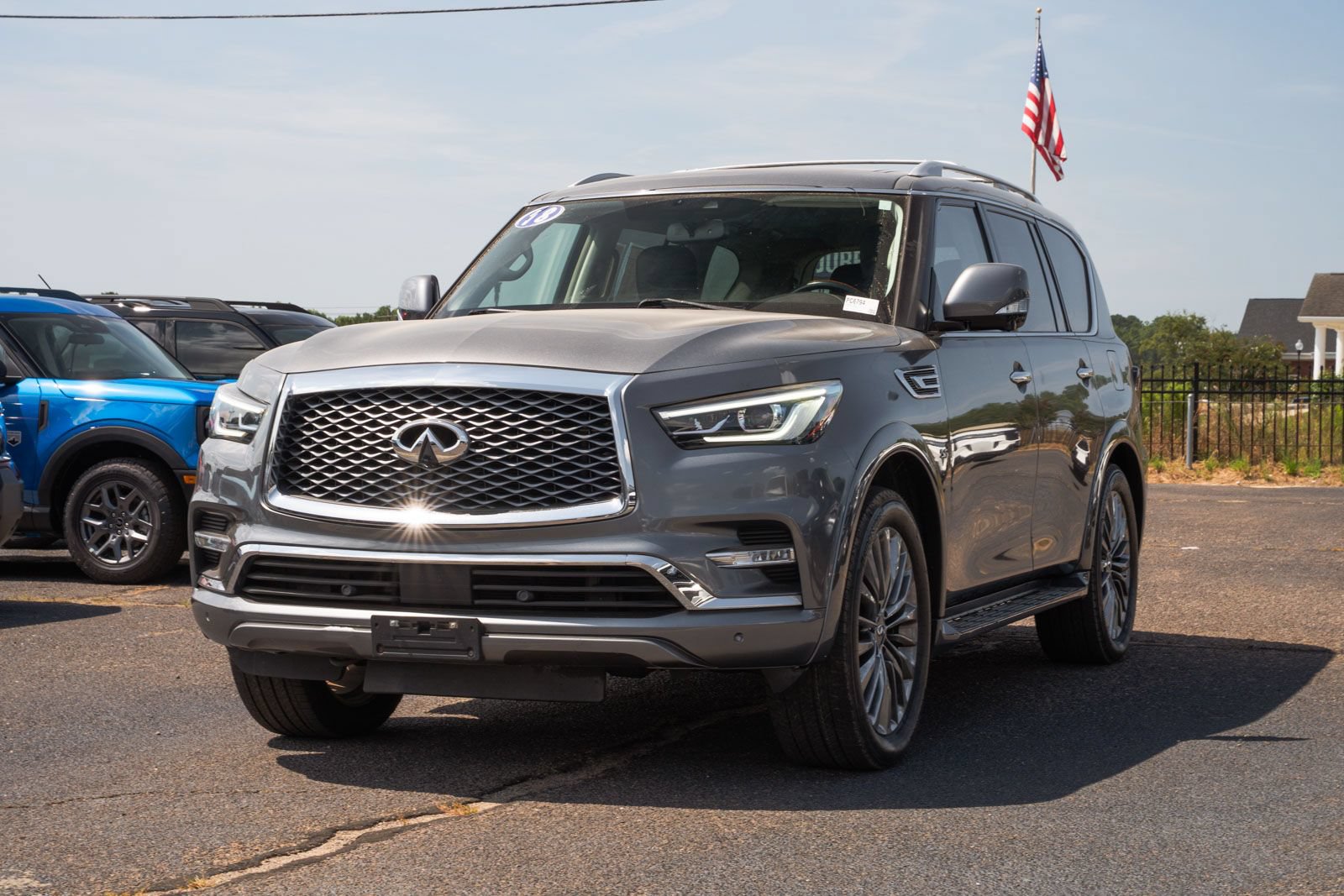 Used 2018 INFINITI QX80 4WD w/ Driver Assistance Package image 3