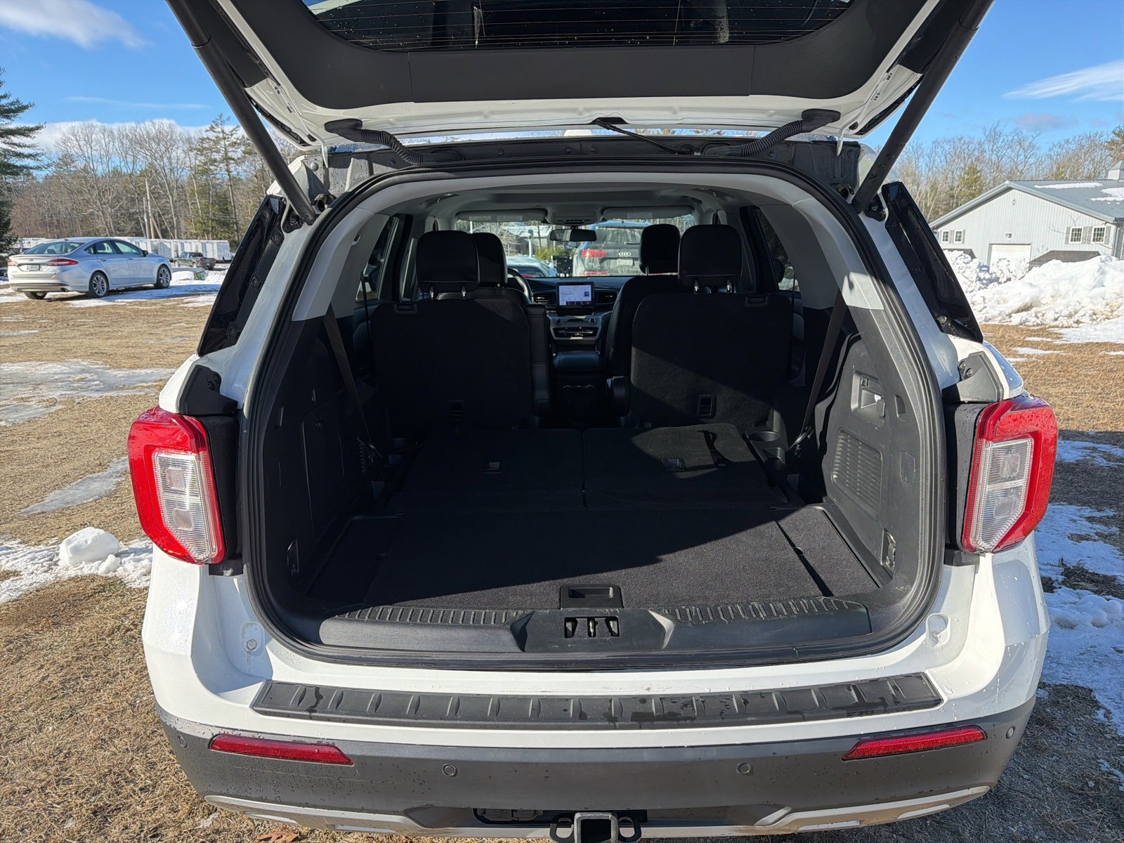 Certified 2022 Ford Explorer XLT w/ Equipment Group 202A image 10