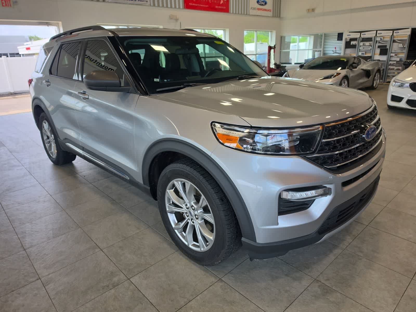 Certified 2021 Ford Explorer XLT w/ Equipment Group 202A AWD/4WD image 5