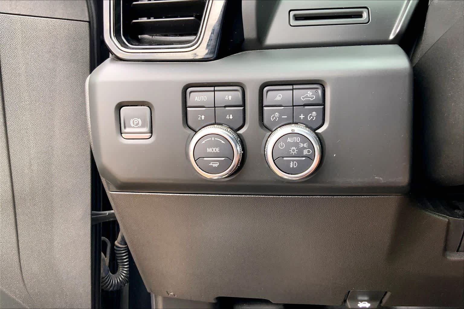 Used 2025 GMC Sierra 2500 AT4 AWD/4WD image 36