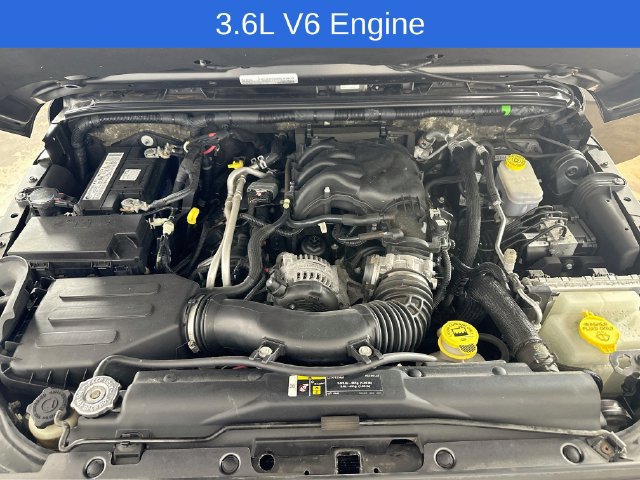 Used 2017 Jeep Wrangler Unlimited Sahara AWD/4WD image 29