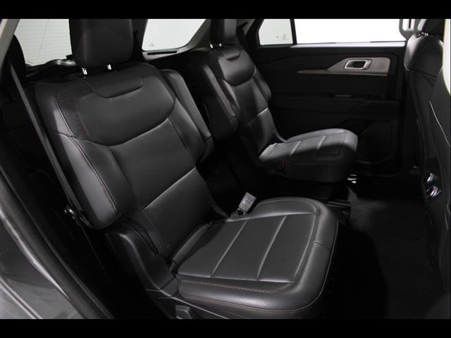 Certified 2025 Ford Explorer Active w/ Active Comfort Package AWD/4WD image 16