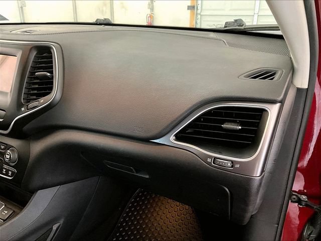 Used 2020 Jeep Cherokee Latitude Plus AWD/4WD image 15