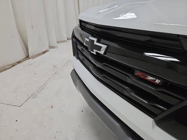 Used 2025 Chevrolet Colorado Z71 w/ Technology Package AWD/4WD image 21