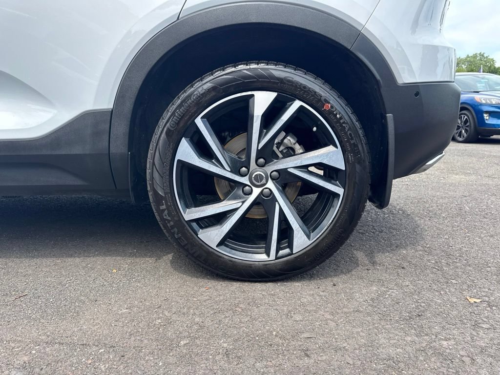 Used 2020 Volvo XC40 T5 R-Design w/ Protection Package AWD/4WD image 8