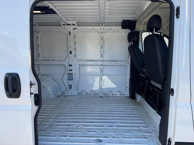 Used 2025 RAM ProMaster 2500 w/ Convenience Group FWD image 10