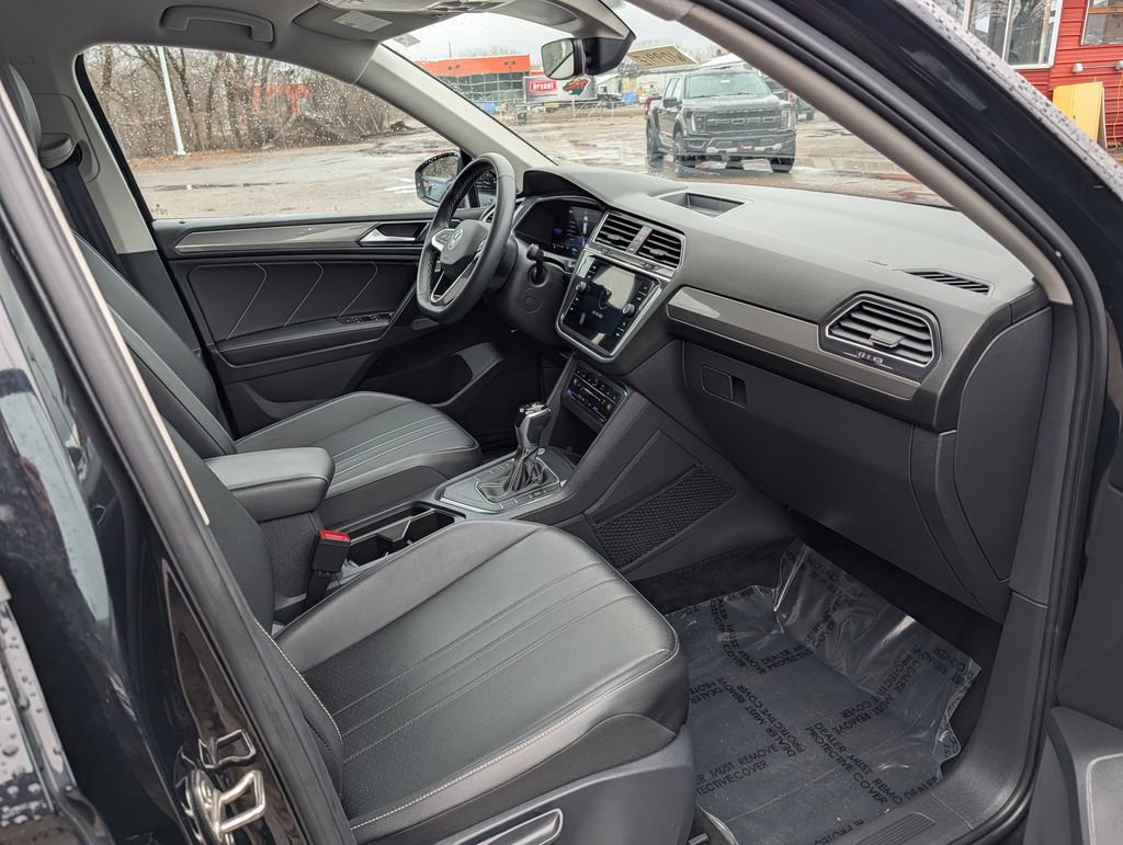Used 2023 Volkswagen Tiguan SE image 8