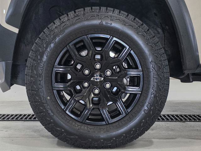 Used 2023 Chevrolet Colorado Trail Boss AWD/4WD image 18