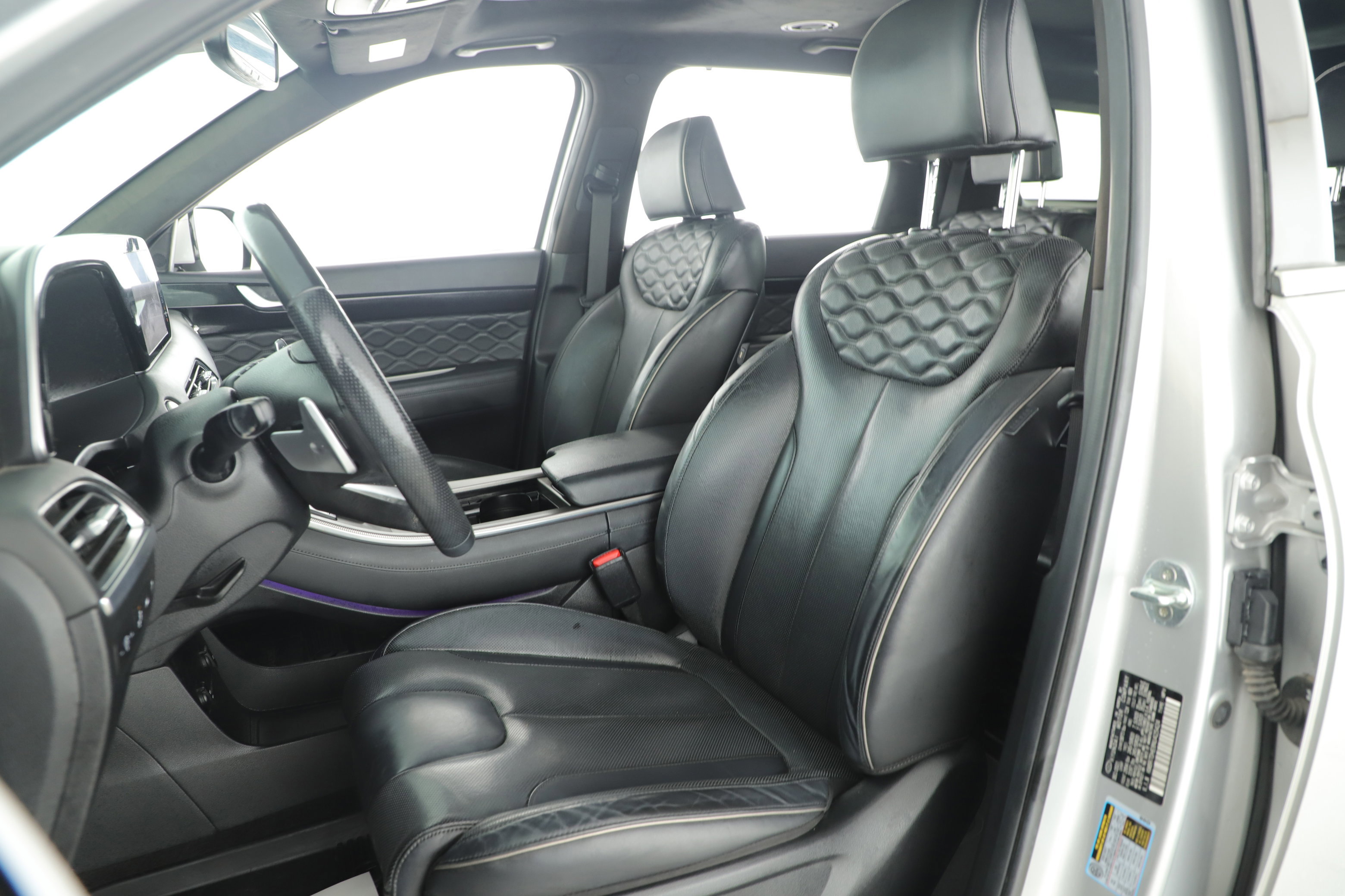 Used 2022 Hyundai Palisade Calligraphy w/ Winter Package image 11