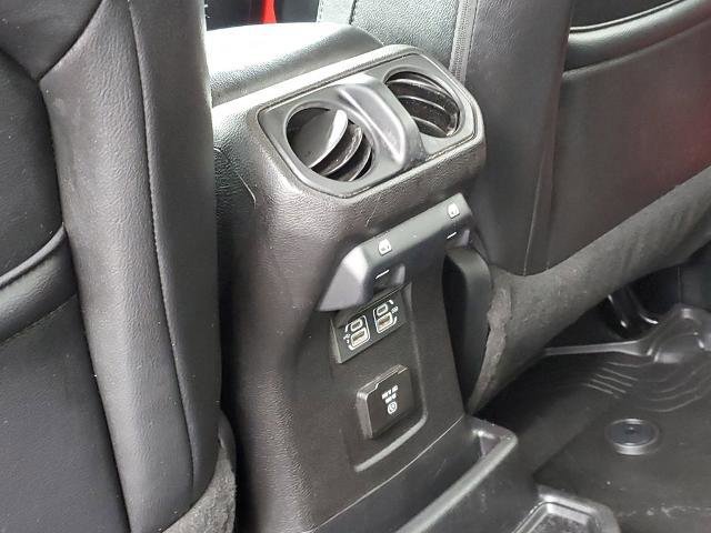 Used 2018 Jeep Wrangler Unlimited Sahara AWD/4WD image 28