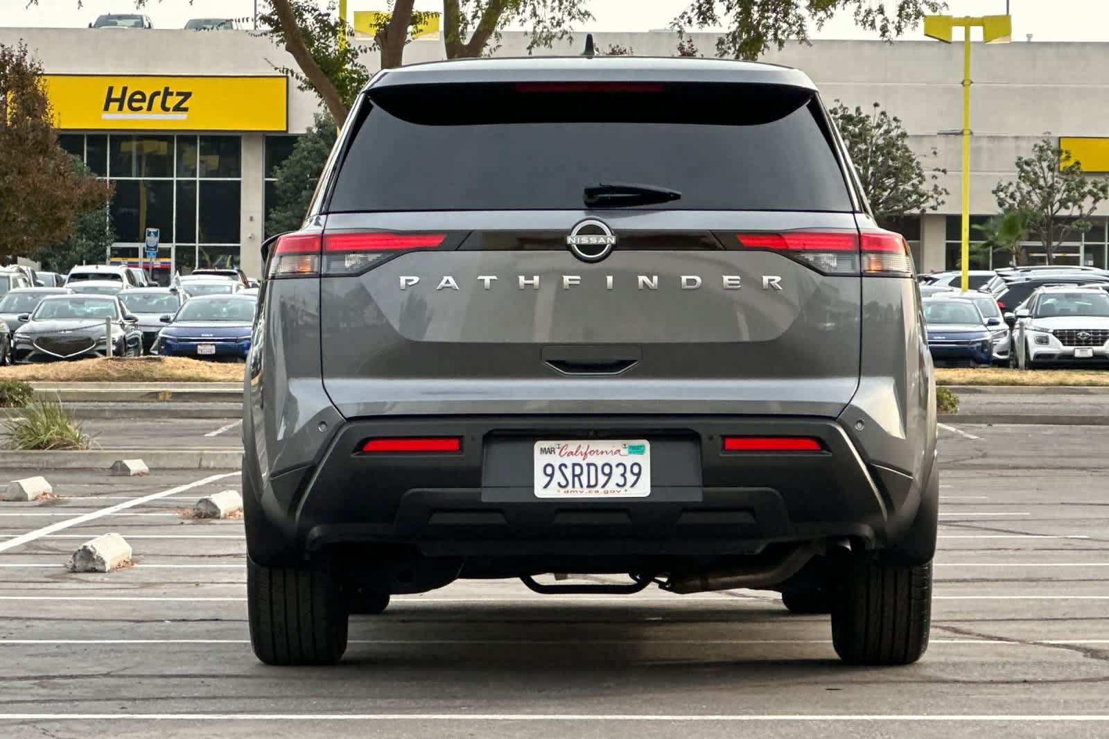 Used 2025 Nissan Pathfinder S FWD image 8