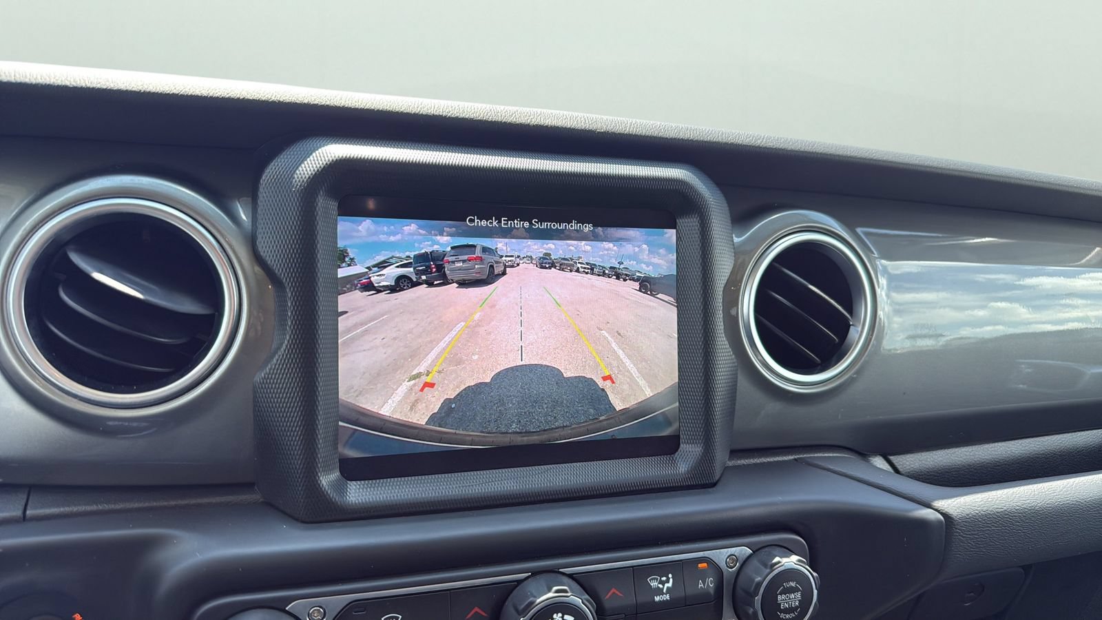 Used 2023 Jeep Wrangler Unlimited Sahara AWD/4WD image 18