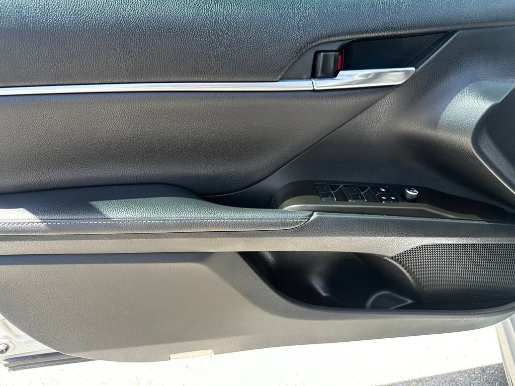 Used 2022 Toyota Camry XSE FWD image 18