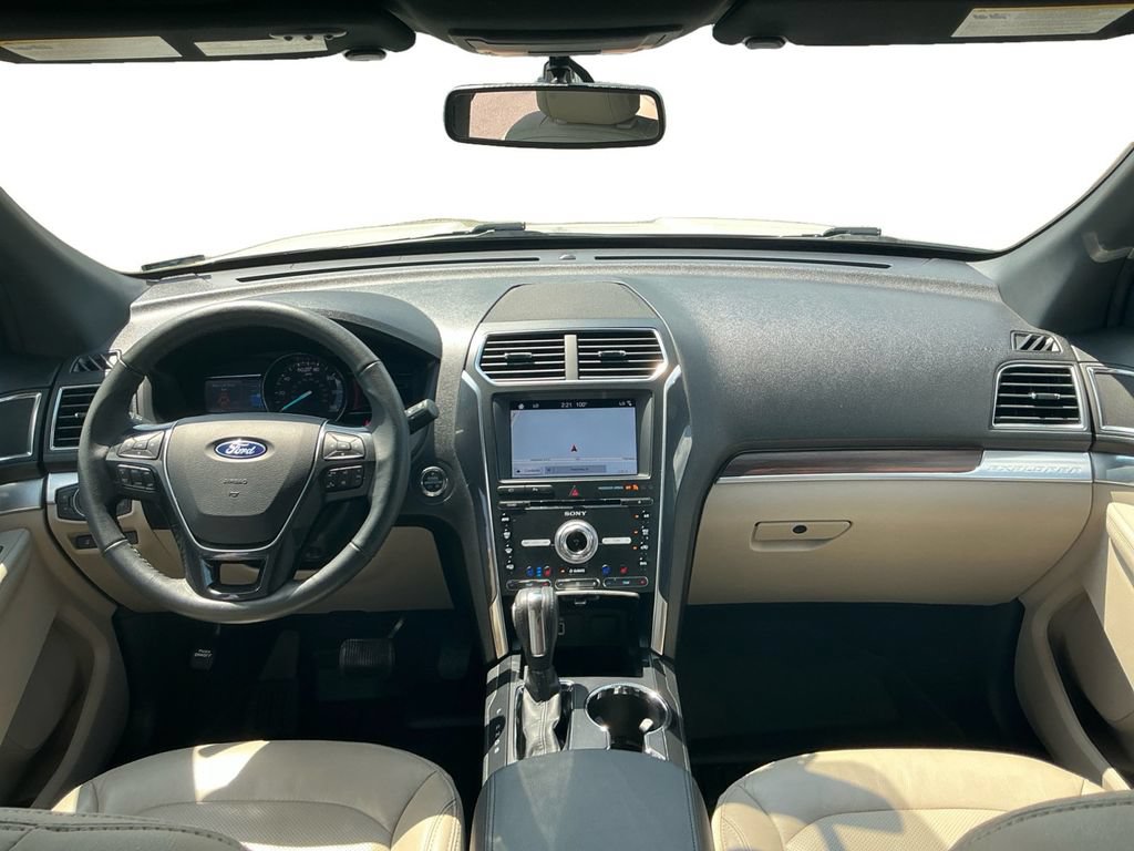 Certified 2018 Ford Explorer Limited FWD image 17