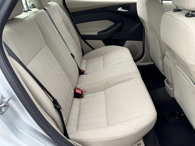 Certified 2018 Ford Focus SE FWD image 34