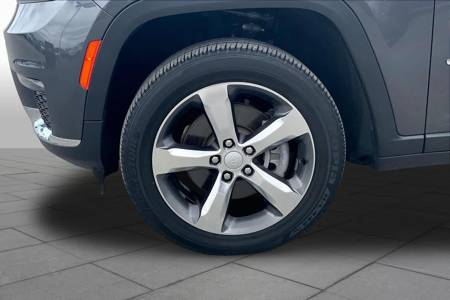 Used 2021 Jeep Grand Cherokee L Limited w/ Trailer Tow Group (B) RWD image 11