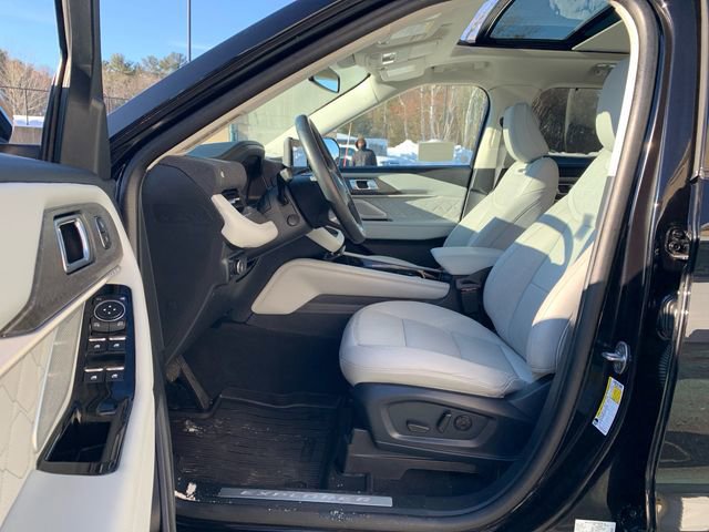 Certified 2025 Ford Explorer Platinum w/ LUX Leather Package image 31