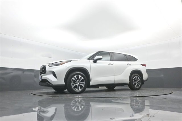 Used 2023 Toyota Highlander XLE image 30