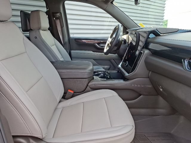 Used 2026 GMC Yukon Elevation w/ Elevation Premium Package AWD/4WD image 38